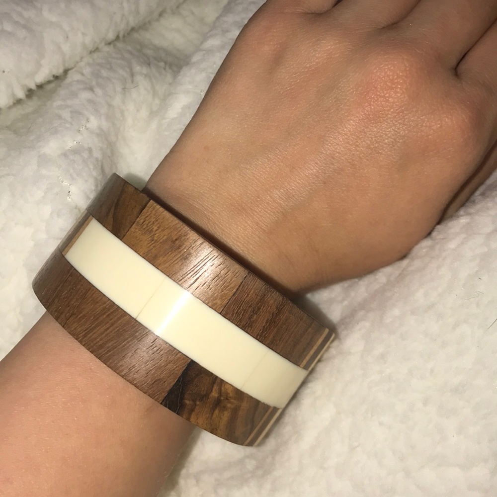 EXPRESS WOODEN BANGLE